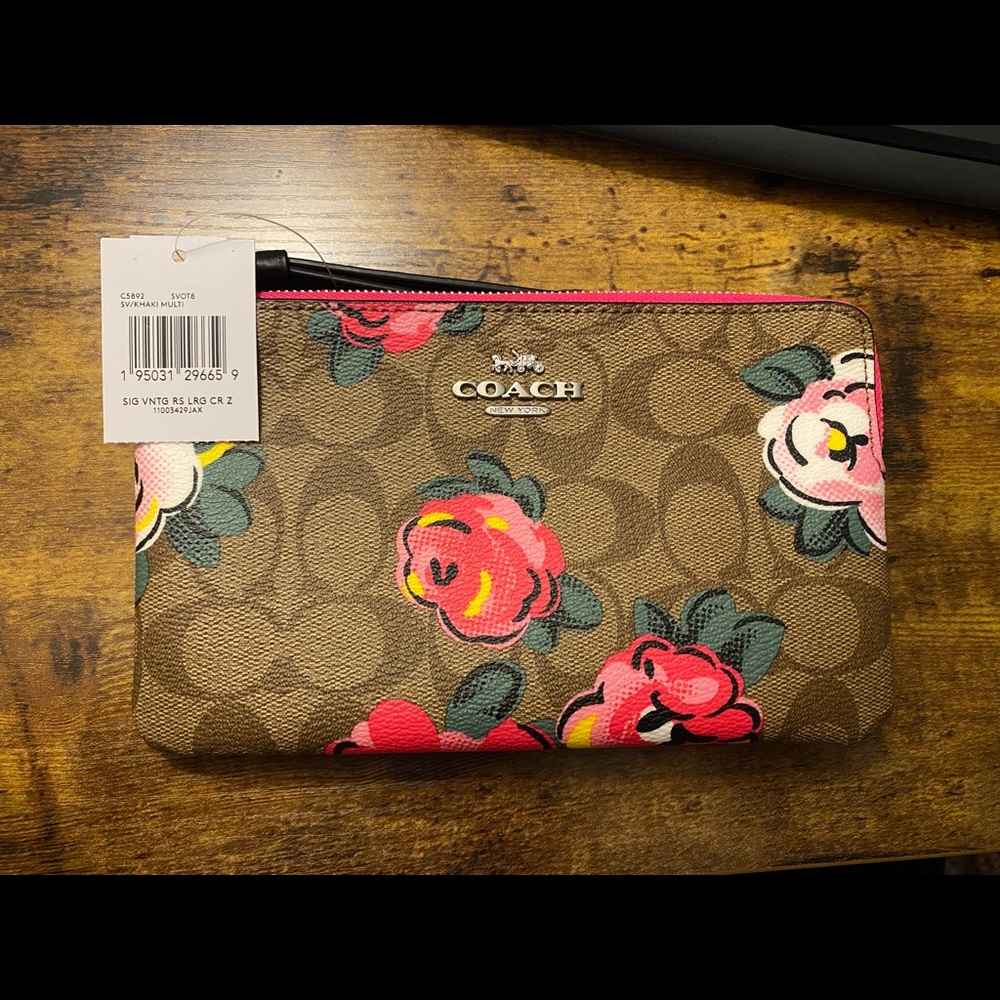 🌹RARE NWT Coach rose wristlet